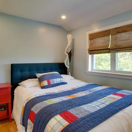 Spacious Cape Cod Abode With Deck, Near Beaches